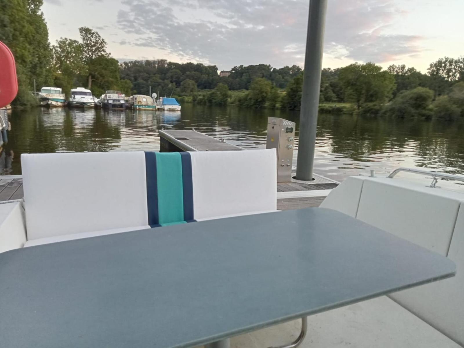 Bateau-Gite Sur Le Halage De La Mayenne L'Huisserie المظهر الخارجي الصورة